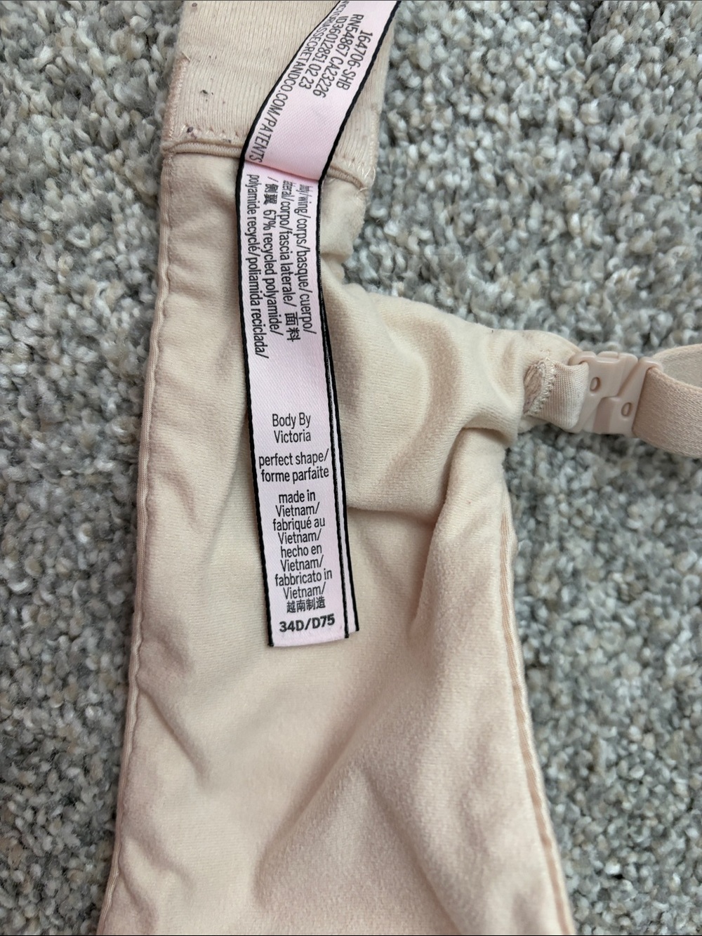 Victoria's Secret body by Victoria and very sexy bras - Picture 10 of 12